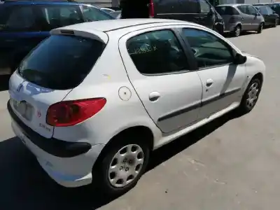 Veículo de Sucata peugeot 206 berlina 1.4 hdi do ano 2004 alimentado 8hx