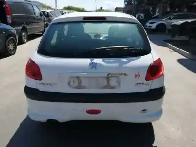 Veículo de Sucata peugeot 206 berlina 1.4 hdi do ano 2004 alimentado 8hx