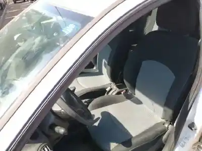 Veículo de Sucata peugeot 206 berlina 1.4 hdi do ano 2004 alimentado 8hx