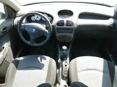 Veículo de Sucata peugeot 206 berlina 1.4 hdi do ano 2004 alimentado 8hx