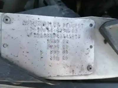 Veículo de Sucata peugeot 206 berlina 1.4 hdi do ano 2004 alimentado 8hx