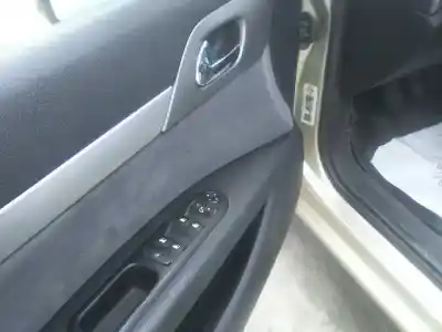 Vehicul casat peugeot 407 sr confort al anului 2004 alimentat 6fz