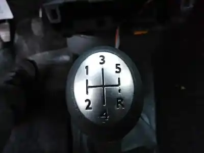 Véhicule à la ferraille renault clio iii 1.2 de l'année 2009 alimenté d4f740