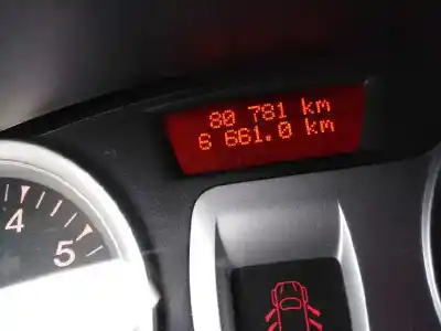 Véhicule à la ferraille renault clio iii 1.2 de l'année 2009 alimenté d4f740