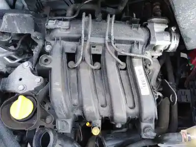 Véhicule à la ferraille renault clio iii 1.2 de l'année 2009 alimenté d4f740
