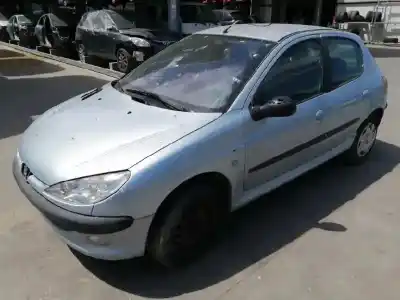 Veículo de Sucata peugeot 206 berlina 1.4 hdi do ano 2003 alimentado 8hx