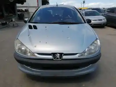 Veículo de Sucata peugeot 206 berlina 1.4 hdi do ano 2003 alimentado 8hx