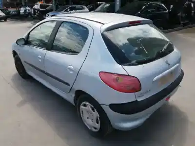 Veículo de Sucata peugeot 206 berlina 1.4 hdi do ano 2003 alimentado 8hx
