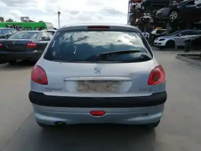 Veículo de Sucata peugeot 206 berlina 1.4 hdi do ano 2003 alimentado 8hx