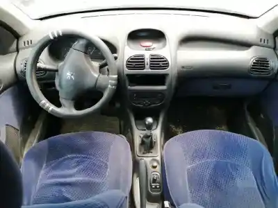 Veículo de Sucata peugeot 206 berlina 1.4 hdi do ano 2003 alimentado 8hx