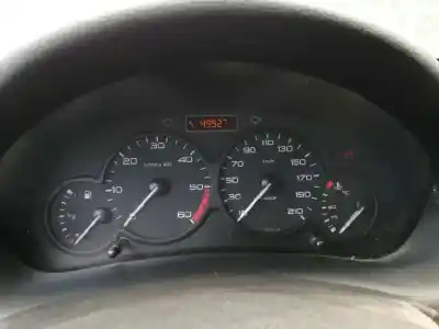 Veículo de Sucata peugeot 206 berlina 1.4 hdi do ano 2003 alimentado 8hx