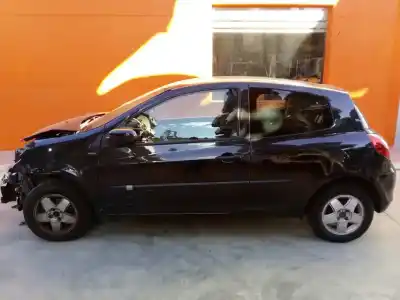 Veículo de Sucata RENAULT CLIO III Yahoo do ano 2011 alimentado K9K770