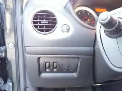 Veículo de Sucata renault clio iii yahoo do ano 2011 alimentado k9k770