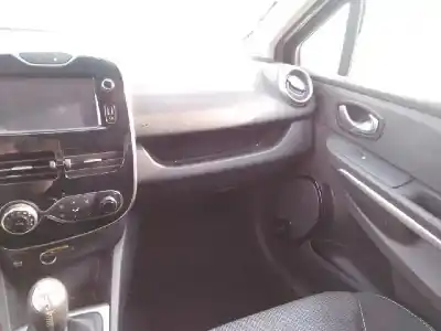 Здавання транспортного засобу renault clio iv technofeel року 2015 потужний h4b400