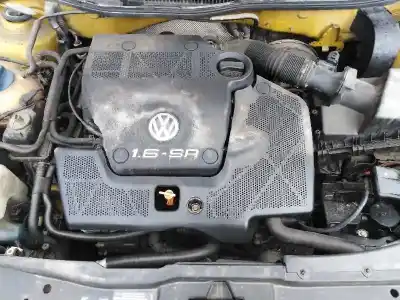 Veículo de Sucata volkswagen golf iv (1j1) 1.6 do ano 1999 alimentado akl