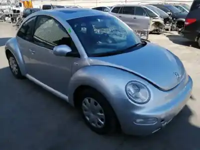 Veicolo di demolizione VOLKSWAGEN NEW BEETLE (9C1/1C1) 2.0 dell'anno 2000 alimentato AQY