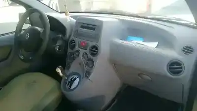 Veicolo di demolizione fiat panda (169) 1.2 8v dynamic dell'anno 2005 alimentato 188a4000