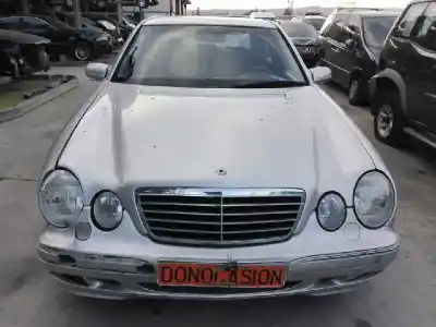 Veicolo di demolizione MERCEDES-BENZ CLASE E (W210) E 240 (210.061) dell'anno 1999 alimentato 112911