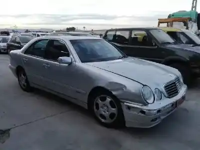 Veículo de Sucata mercedes-benz clase e (w210) e 240 (210.061) do ano 1999 alimentado 112911