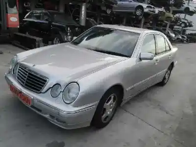 Veículo de Sucata mercedes-benz clase e (w210) e 240 (210.061) do ano 1999 alimentado 112911