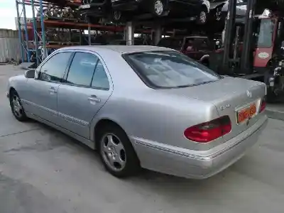 Veículo de Sucata mercedes-benz clase e (w210) e 240 (210.061) do ano 1999 alimentado 112911