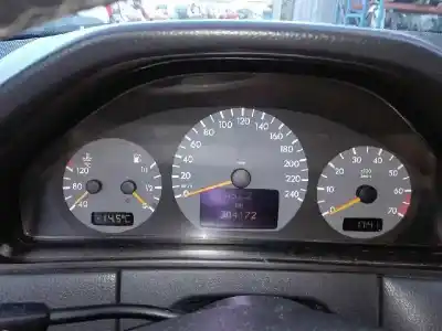 Veículo de Sucata mercedes-benz clase e (w210) e 240 (210.061) do ano 1999 alimentado 112911