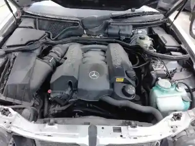 Veículo de Sucata mercedes-benz clase e (w210) e 240 (210.061) do ano 1999 alimentado 112911