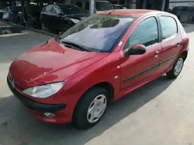 Veículo de Sucata peugeot 206 berlina 1.4 hdi do ano 2002 alimentado 8hx