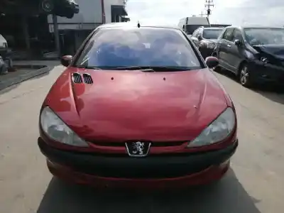 Veículo de Sucata peugeot 206 berlina 1.4 hdi do ano 2002 alimentado 8hx