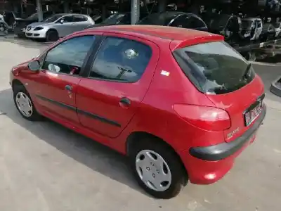 Veículo de Sucata peugeot 206 berlina 1.4 hdi do ano 2002 alimentado 8hx