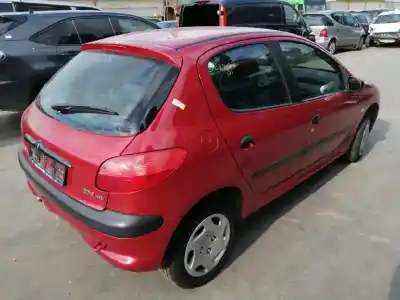 Veículo de Sucata peugeot 206 berlina 1.4 hdi do ano 2002 alimentado 8hx