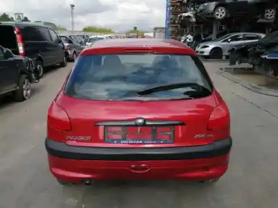 Veículo de Sucata peugeot 206 berlina 1.4 hdi do ano 2002 alimentado 8hx