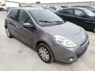 Véhicule à la ferraille RENAULT CLIO III 1.5 dCi Diesel FAP de l'année 2011 alimenté K9K770