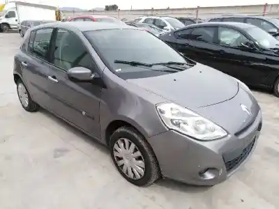 Veículo de Sucata RENAULT CLIO III 1.5 dCi Diesel CAT do ano 2011 alimentado K9K770