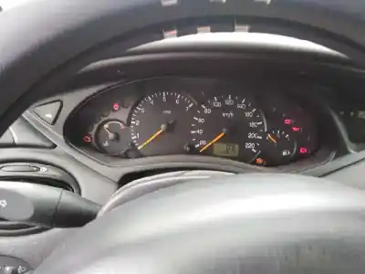 Veículo de Sucata ford focus berlina (cak) 1.6 16v cat do ano 2004 alimentado fydb