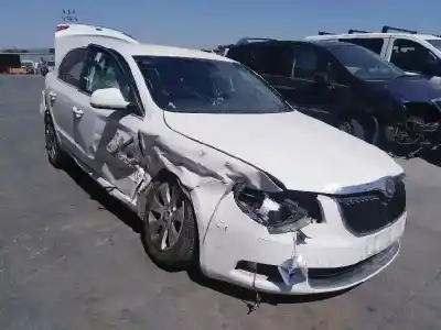 Veicolo di demolizione skoda superb combi (3t5) ambition dell'anno 2012 alimentato cffb