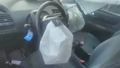 Veículo de Sucata citroen c4 berlina lx do ano 2006 alimentado 9hy