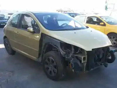 Veicolo di demolizione PEUGEOT 307 (S1) XT dell'anno 2002 alimentato RHY