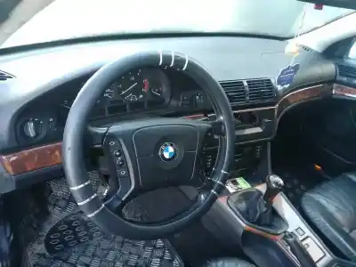 Veículo de Sucata bmw serie 5 berlina (e39) 525td do ano 1999 alimentado 256t1