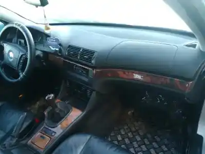 Veículo de Sucata bmw serie 5 berlina (e39) 525td do ano 1999 alimentado 256t1