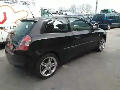 Sloopvoertuig fiat stilo (192) 1.9 jtd cat van het jaar 2004 aangedreven 192a1000