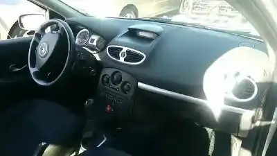 Veículo de Sucata renault clio iii emotion do ano 2007 alimentado d4f740