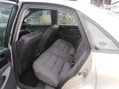 Véhicule à la ferraille audi a4 berlina (b5) 1.8 t de l'année 2001 alimenté awt