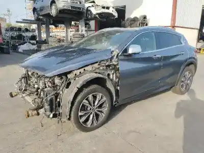 Veicolo di demolizione infiniti qx30 2.2 d awd dell'anno 2016 alimentato 651930