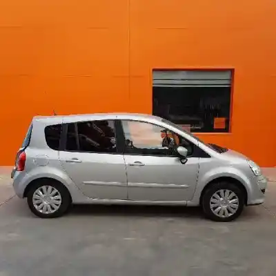 Véhicule à la ferraille renault grand modus dynamique de l'année 2008 alimenté k9k766