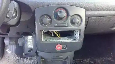 Verschrottungsfahrzeug renault clio iii authentique des jahres 2009 angetrieben k9k768