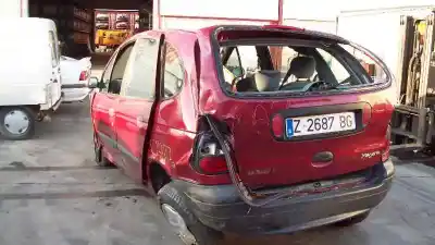 Véhicule à la ferraille renault                                            megane i scenic (ja0)                                                                                                                                                                                                                                      1.6                                                                                                                                                                                                                                                        de l'année 1998 alimenté k7m702