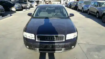 Veículo de Sucata audi a4 b6 (8e2) 2.0 do ano 2001 alimentado awx
