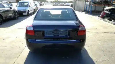 Veículo de Sucata audi a4 b6 (8e2) 2.0 do ano 2001 alimentado awx