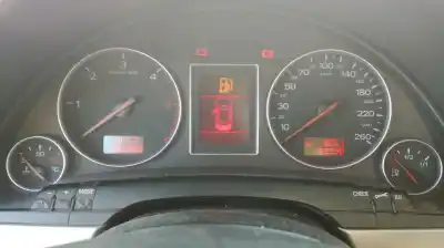 Veículo de Sucata audi a4 b6 (8e2) 2.0 do ano 2001 alimentado awx